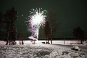 winterlandschap donker vuurwerk